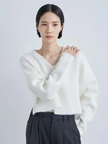 MIESROHE 샤기 V넥 와이드 니트