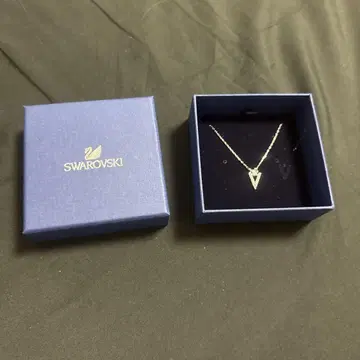 Swarovski 삼각형 펜던트 목걸이 38cm