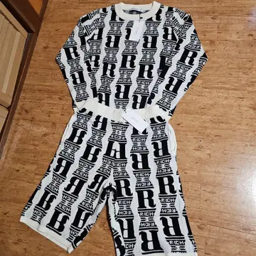 [택 포함 새상품] JOYRICHRICH 니트 셋업 M 사이즈