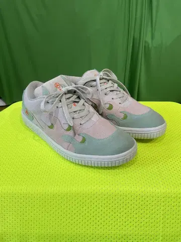 지다 x 에어 워크 스니커즈 27cm