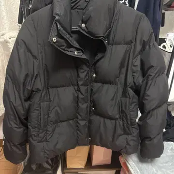 블랙 다운 자켓 숏 기장