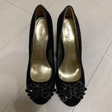 [새상품급] 블랙 9.5cm 힐 펌프스