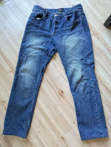 A.P.C. NEW STANDARD 사이즈 30