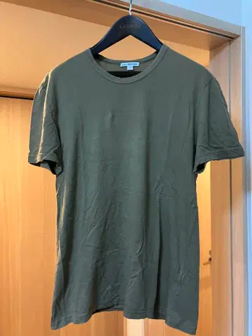 제임스 퍼스 T셔츠 브라운