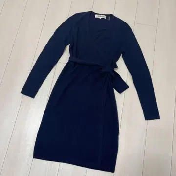 DVF 캐시미어 100% 랩 원피스 네이비