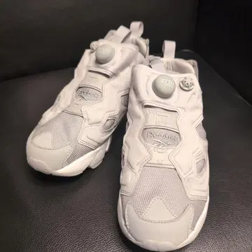 미사용 새상품 Reebok 그레이