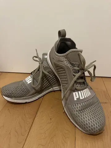 PUMA 그레이 스니커즈