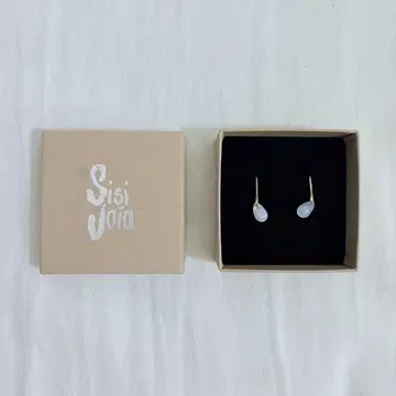 Sisi Joia x Lu. 화이트 오팔 귀걸이