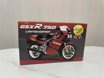 GSX-R750 한정판 1/12 스케일