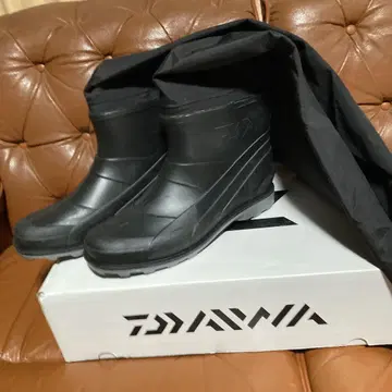 다이와 라디알 가슴장화 RW-1301 블랙 LL 입니다.