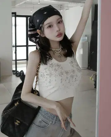 미사용 새상품 Darich 주얼리 리브 슬리브리스 상의 화이트