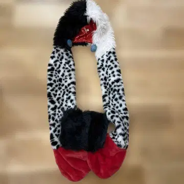 도쿄 디즈니 리조트 크루엘라 레오파드 무늬 퍼 팬캡