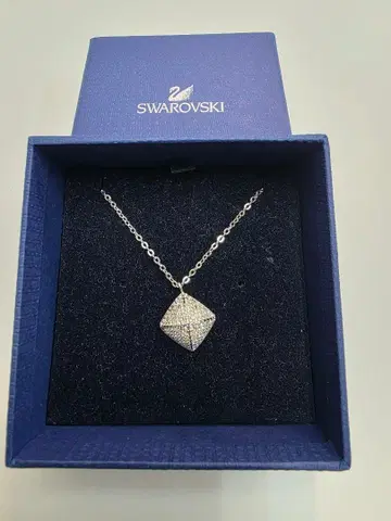 Swarovski 다이아몬드 컷 목걸이