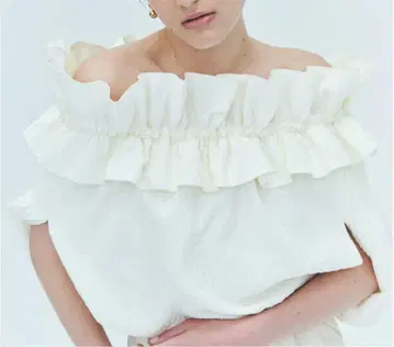 로브 블랑 Raffle balloon cape Blouse