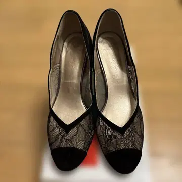 카네마츠 블랙 레이스 하이힐 펌프스