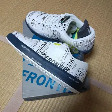 작업화 IZFRONTIER 화이트/네이비 스니커즈