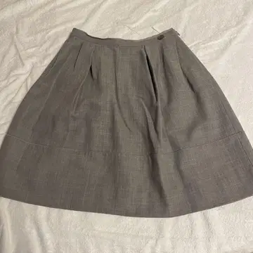 FOXEY 그레이 플레어 스커트 무릎 기장