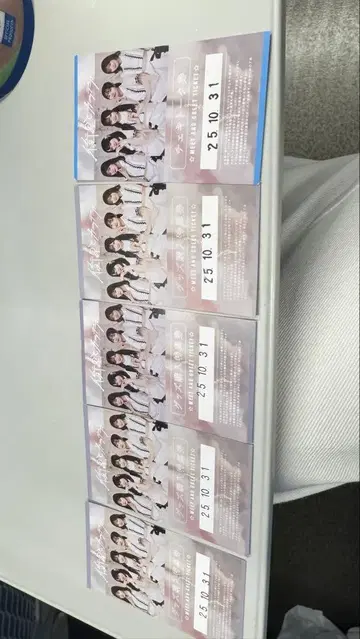 위성과 테아의 폴라로이드 토크권과 굿즈 구매권