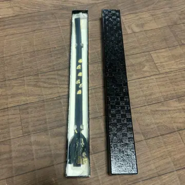 짙은 녹색 허리띠