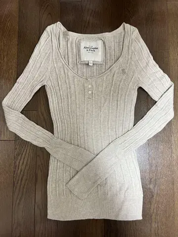 Abercrombie & Fitch 베이지 얇은 소재 니트 L