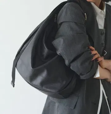 러셋 블랙 가죽 토트백