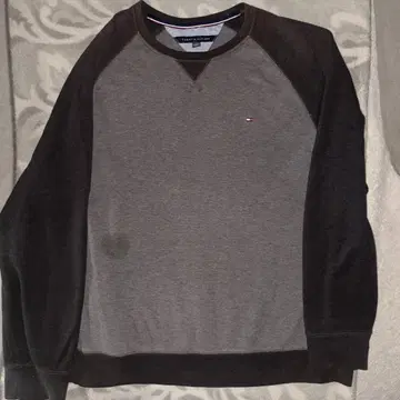TOMMY HILFIGER 그레이 블랙 스웨터