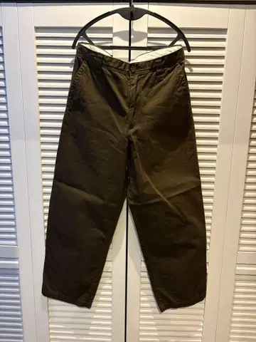 UNIQLO U 와이드 핏 치노 다크 브라운