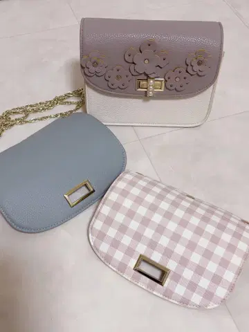 프로포션 바디 드레싱 꽃 장식 숄더백