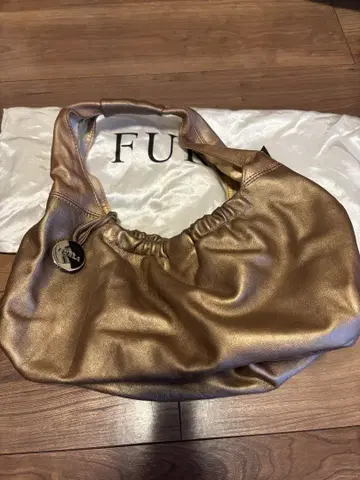FURLA 골드 가죽 핸드백