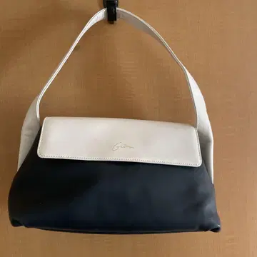 바이컬러 핸드백 블랙과 화이트