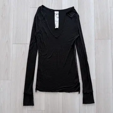 black stripe v-neck longsleeve