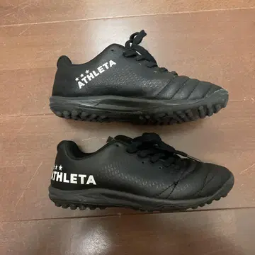 ATHLETA 블랙 축구화