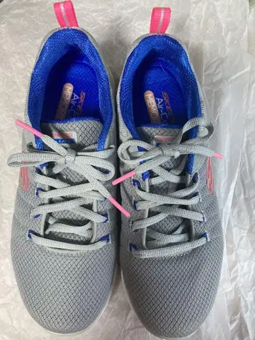 새상품급!! 스케쳐스 스니커즈 24cm