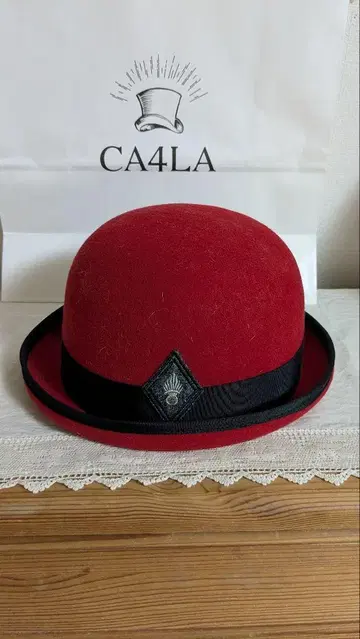 CA4LA 빨간색 볼러 모자 울 소재 / 시착만 한 상품