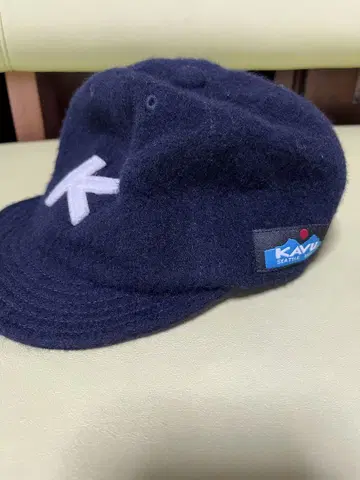 KAVU 네이비 캡 K 자수 포함