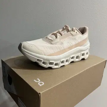 On Cloudmonster Void Dew Ivory 베이지 보이드