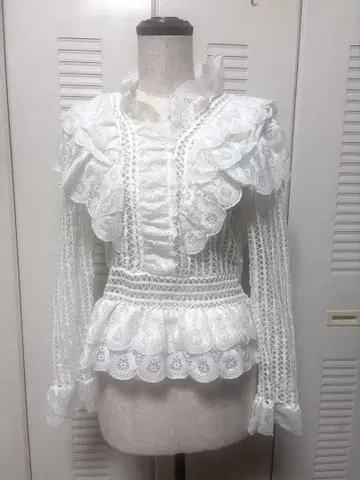 프릴 달린 화이트 레이스 블라우스 수입