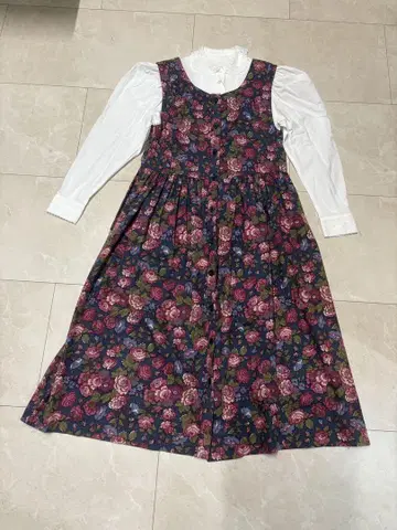 laura ashley 플라워 프린트 오버롤 스커트 & 코튼 블라우스