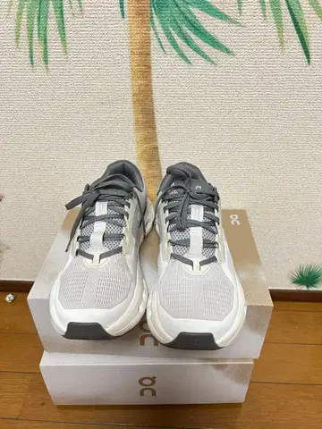 On 러닝화 그레이/화이트 25.5cm