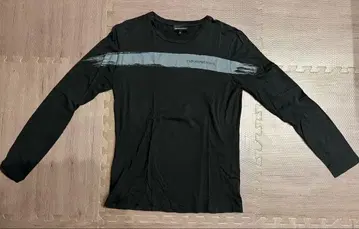 EMPORIO ARMANI 블랙 긴팔 T셔츠
