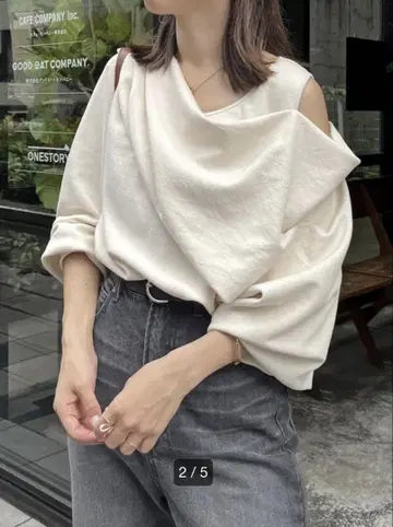 새상품급 CAPRICIEUX LE MAGE 드레이프 원숄더 풀오버
