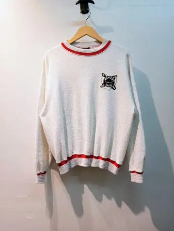 Sweatshirt With Red Stripe