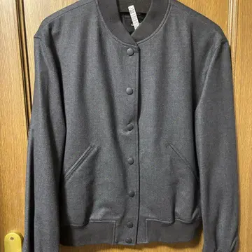 야노 미키코 씨 착용 띠어리 울 혼방 블루종