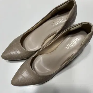 Vivian 악어 무늬 베이지 펌프스 8cm 힐