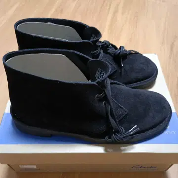 Clarks 블랙 처카 부츠