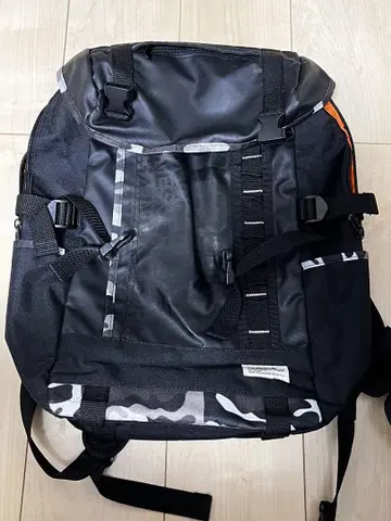 ALPHA INDUSTRIES 백팩 블랙/카모플라쥬