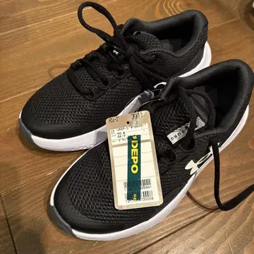 새상품 언더아머 22.5cm