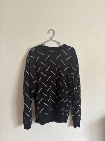 CALVIN KLEIN JEANS 블랙 맨투맨