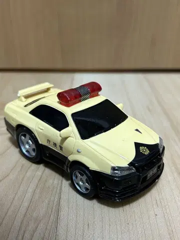 풀백카 34R 순찰차