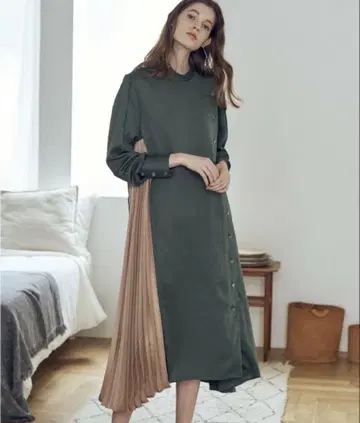 EZUMI PARIGOT 에즈미 롱 원피스 사이드 플리츠 카키